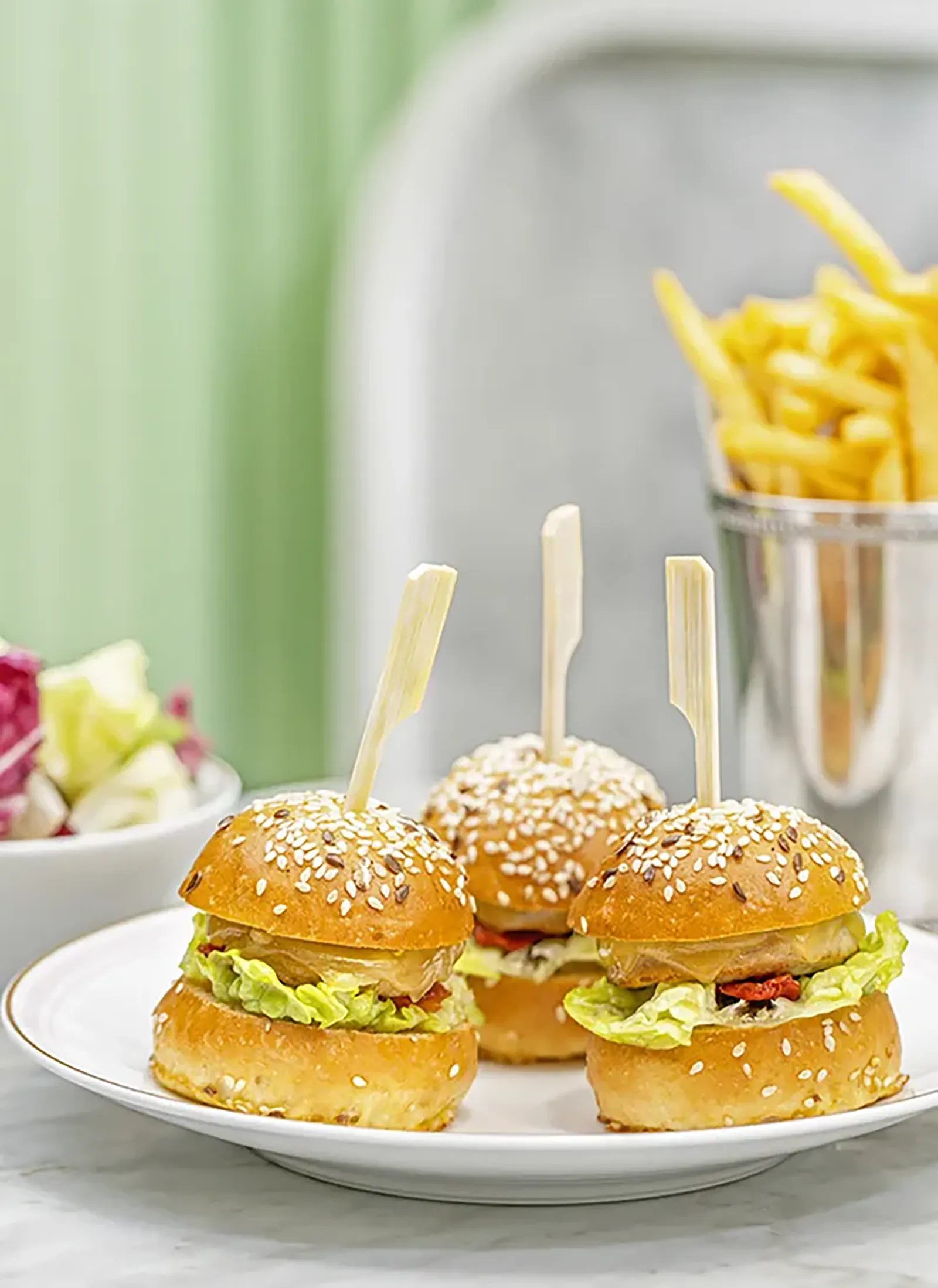Crispy chicken sliders with lettuce and savory dressing