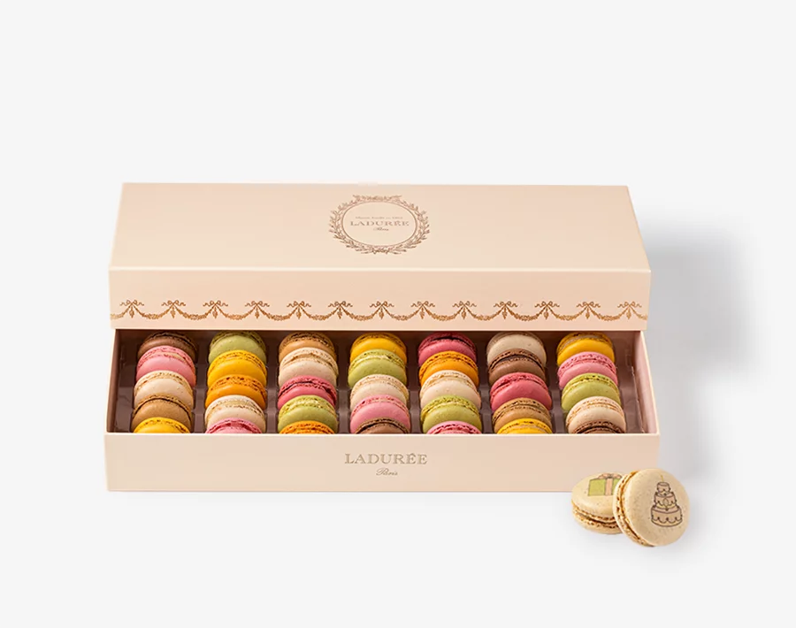 Birthday 35 macarons Gift Box Peach