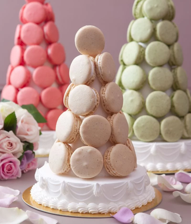 Macaron Pyramid of 20-24 Pieces